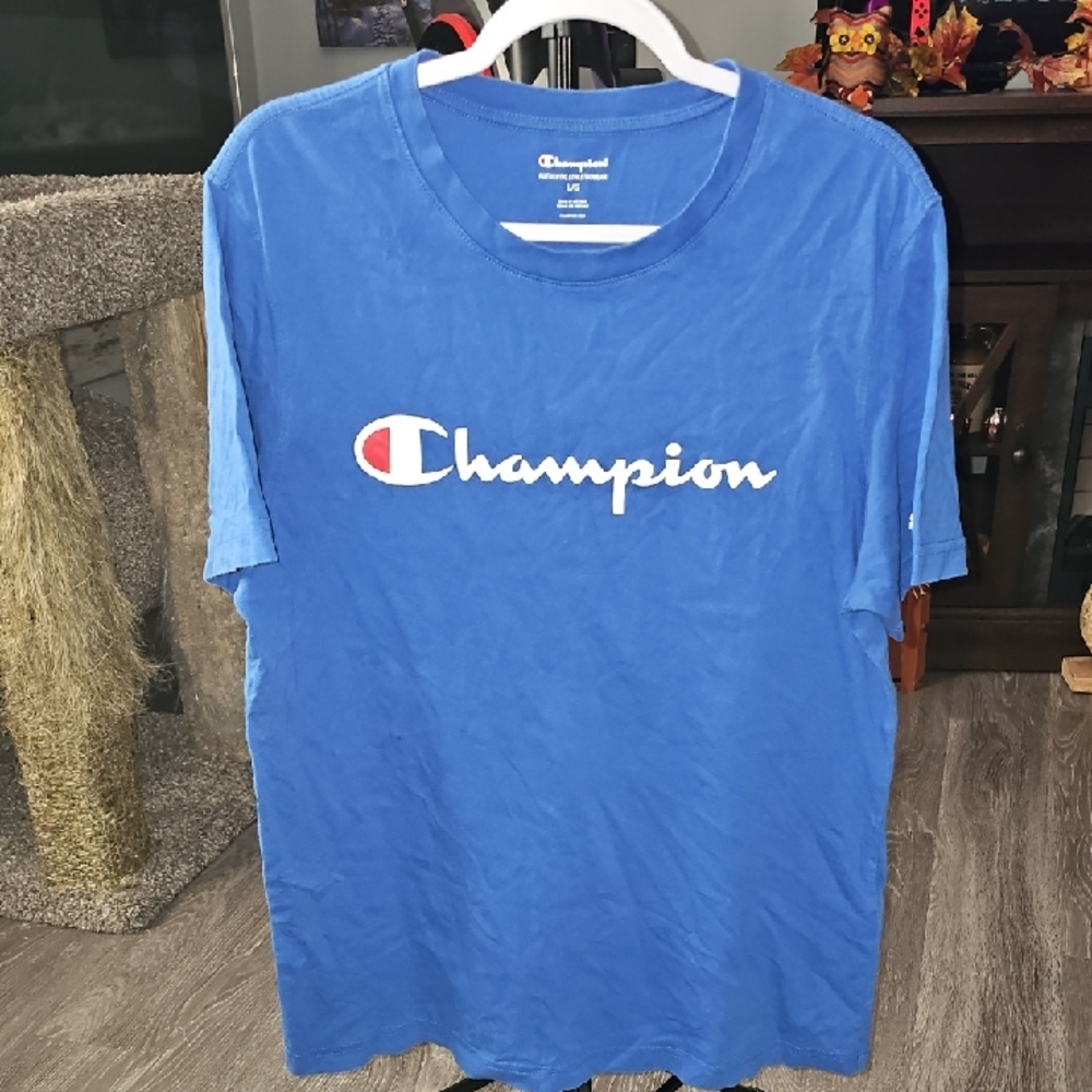 Champion Mens Sz Large Tshirt.